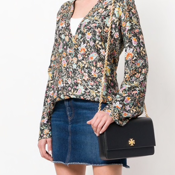 ⛔️SOLD⛔️Authentic Tory Burch leather Clutch - Picture 2 of 8